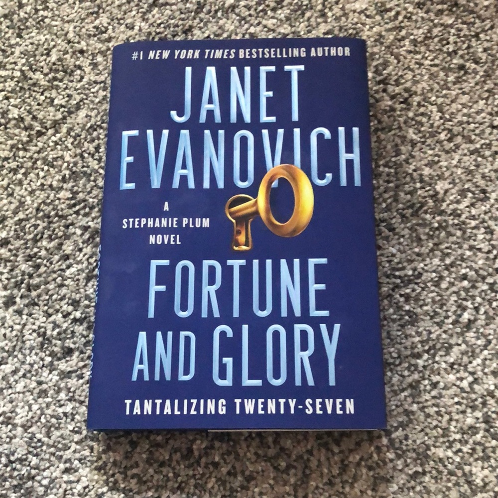 Fortune and Glory (Stephanie Plum Book 27)